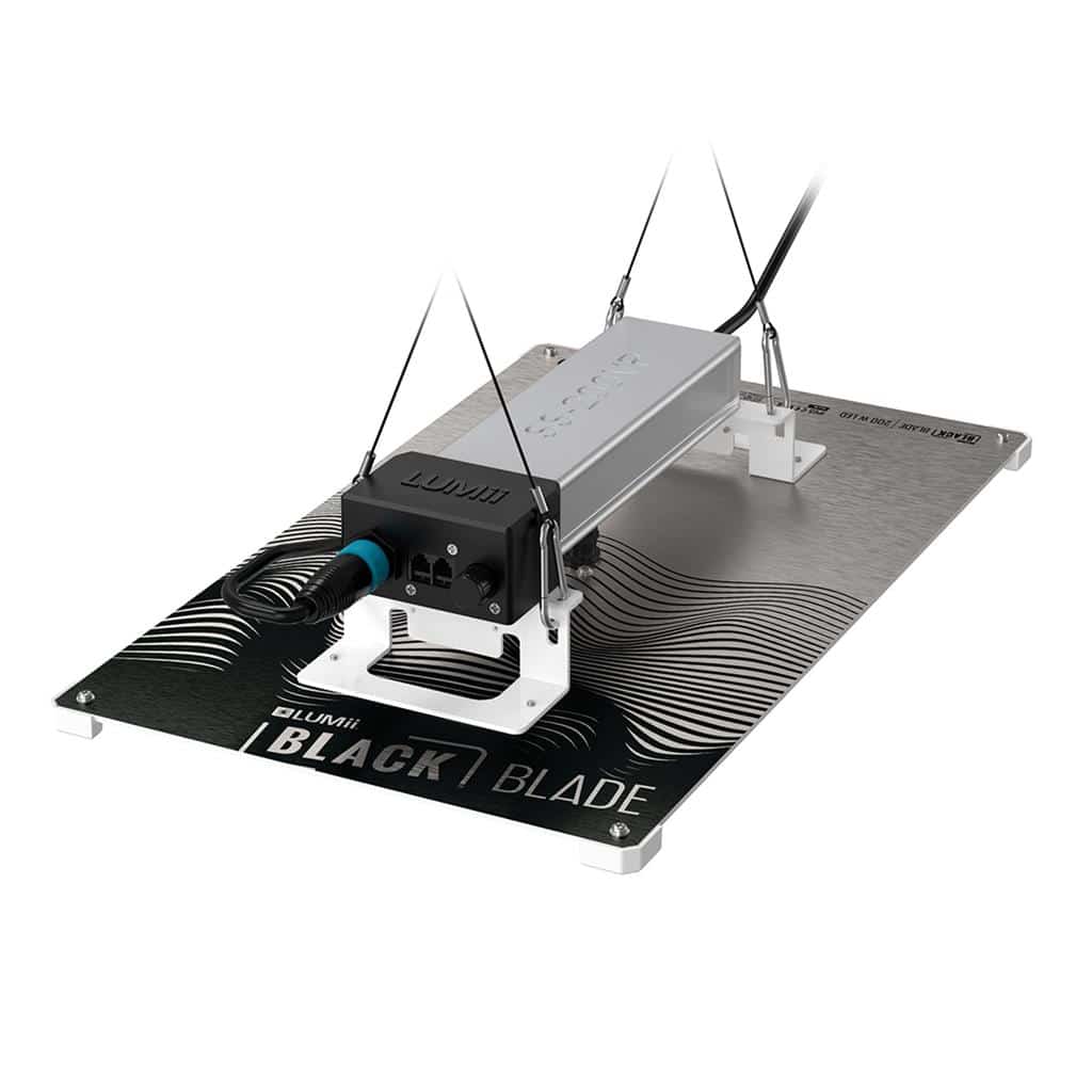 Lumii Black Blade 200w LED Grow Light 2 Lumii Black Blade 200w LED Grow Light - Image 2