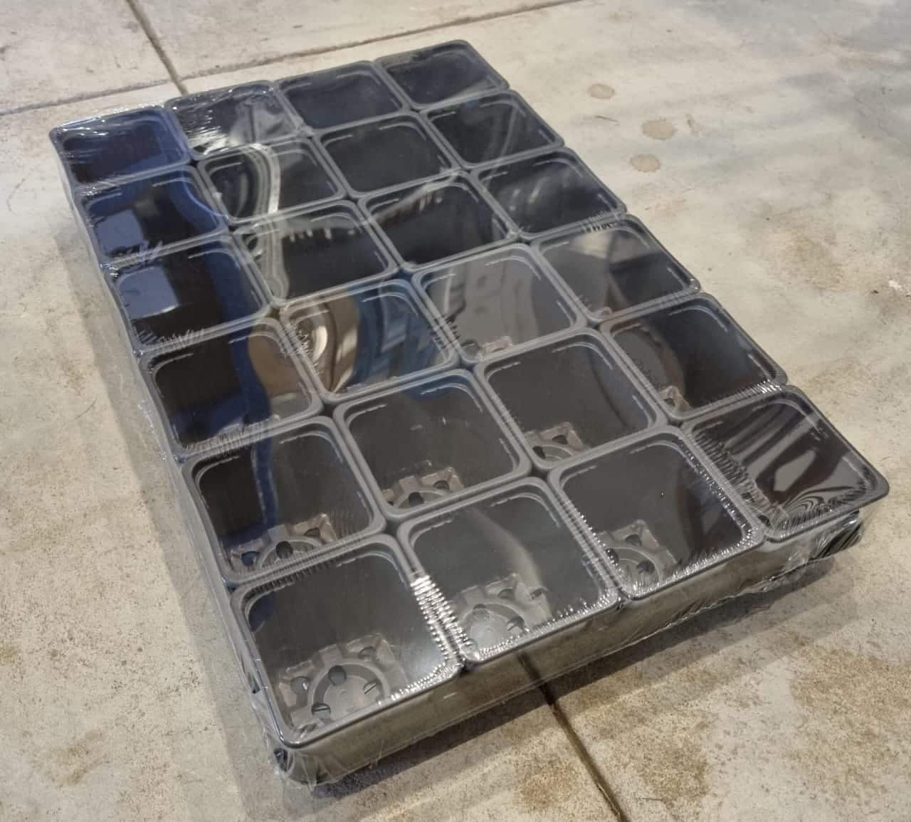 Carry Tray with 24 Pots 1 Carry Tray with 24 Pots